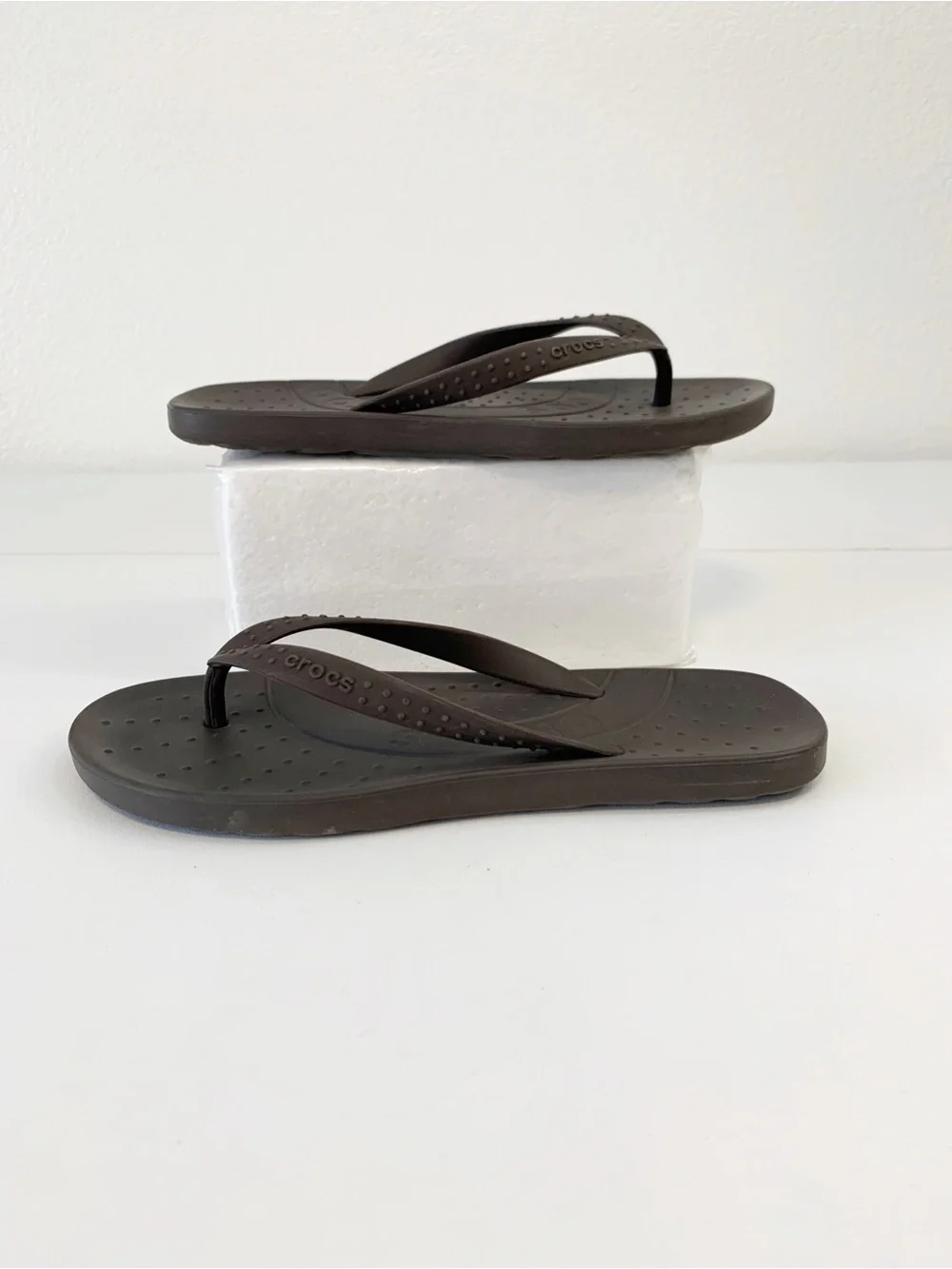 CROCS Kid's Crocband Flip Flop Sandals ~ J3 (2M/4W)